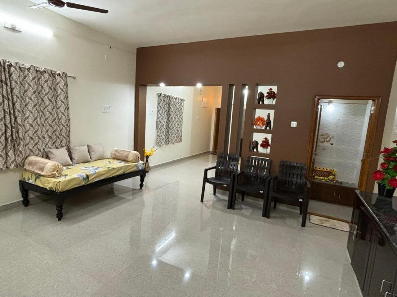 Annamaiah Premium Guest House Tirupati Exterior foto